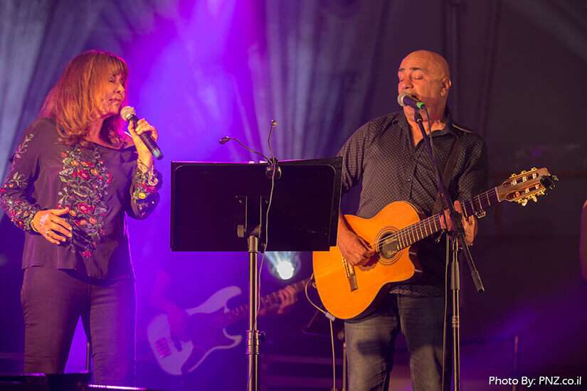 ירדנה ארזי ודני רובס בהופעה בבית הלוחם תל אביב ירדנה ארזי ודני רובס בהופעה בבית הלוחם תל אביב