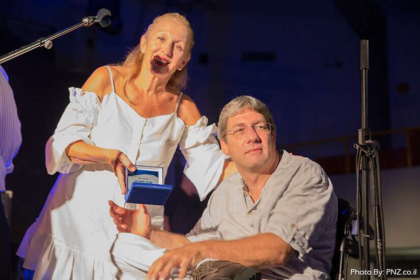 שרה זלצרמן ועידן קליימן בטקס הנקת מגן הוקרה שרה זלצרמן ועידן קליימן בטקס הנקת מגן הוקרה