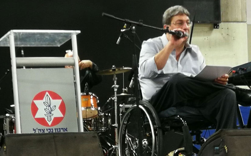 עידן קלימן מברך את החברים לקראת חג הפסח בבית הלוחם תל אביב מרץ 2018