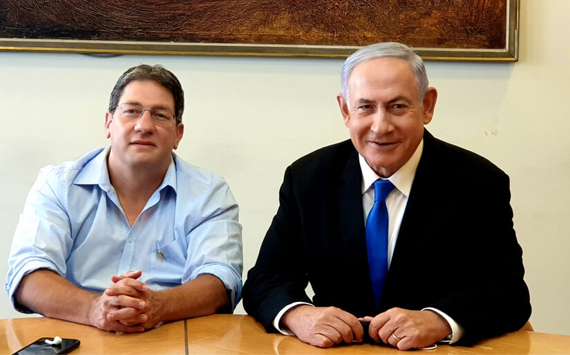 יושב ראש ארגון נכי צהל עידן קלימן עם ראש הממשלה בנימין נתניהו - זכויות יוצרים : סעיף 27א לחוק זכויות היוצרים יושב ראש ארגון נכי צהל עידן קלימן עם ראש הממשלה בנימין נתניהו - זכויות יוצרים : סעיף 27א לחוק זכויות היוצרים