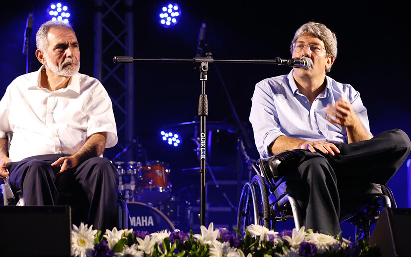 עידן קלימן וקובי יצחק מברכים את בחברים לשנה החדשה עידן קלימן וקובי יצחק מברכים את בחברים לשנה החדשה