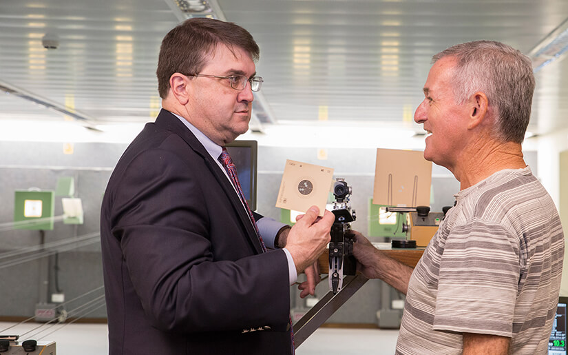 רוברט וילקי במטווח בית הלוחם תל אביב רוברט וילקי במטווח בית הלוחם תל אביב