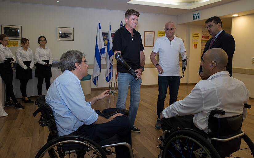 ארוחת ערב חגיגית בבית הלוחם תל אביב עם השר לעינייני ותיקים של ארצות הברית ארוחת ערב חגיגית בבית הלוחם תל אביב עם השר לעינייני ותיקים של ארצות הברית