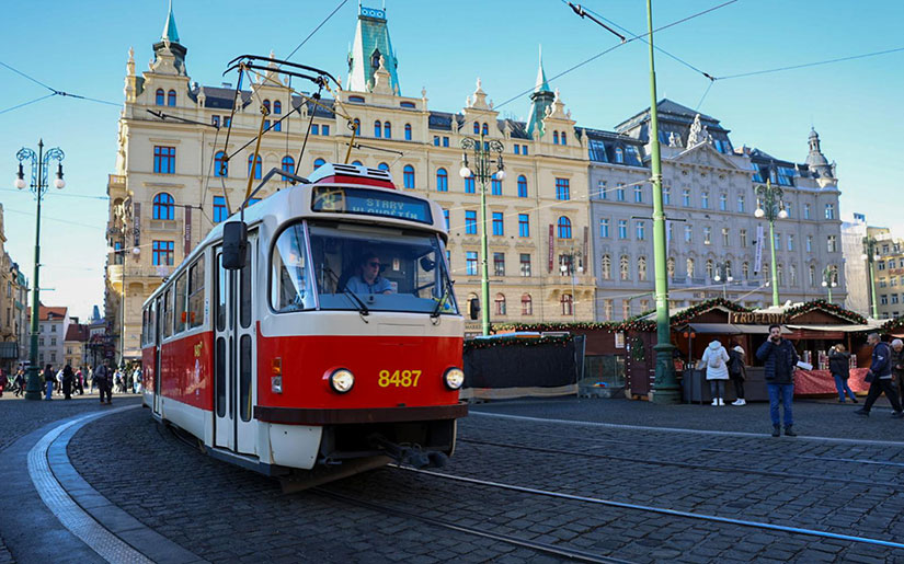 חשמלית לא נגישה בפראג - לא לדאוג, אחריה תגיע חשמלית נגישה