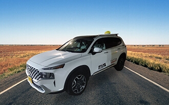 מזמינים נסיעה במונית של יניב